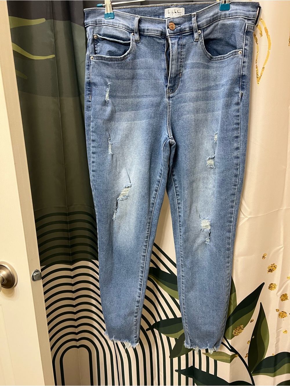 Nicole Miller Light Blue Distressed Cropped Jeans